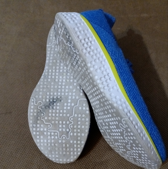 Euc Athletic Shoes sz5 Boys - Picture 4 of 4